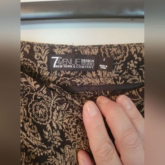New York & Co 7th Avenue black/gold patterned trouser pants, size 2 inseam 32 in - Picture 5 of 6